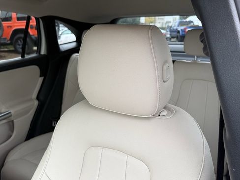 Certified 2021 Mercedes-Benz GLA 250 image 2