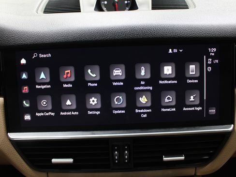 Used 2023 Porsche Cayenne Platinum Edition AWD/4WD image 15