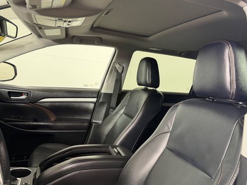 Used 2016 Toyota Highlander XLE AWD/4WD image 10