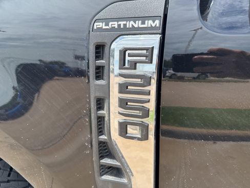 Used 2023 Ford F250 Platinum w/ FX4 Off-Road Package AWD/4WD image 13