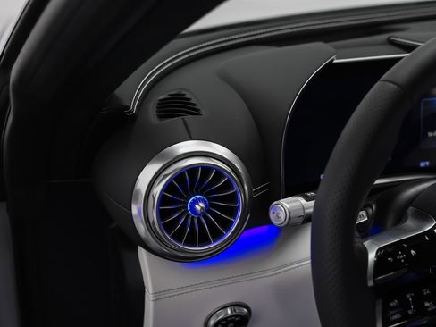 Used 2025 Mercedes-Benz AMG GT 63 image 40
