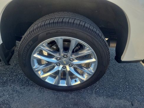 Used 2020 Chevrolet Silverado 1500 High Country w/ Technology Package image 9