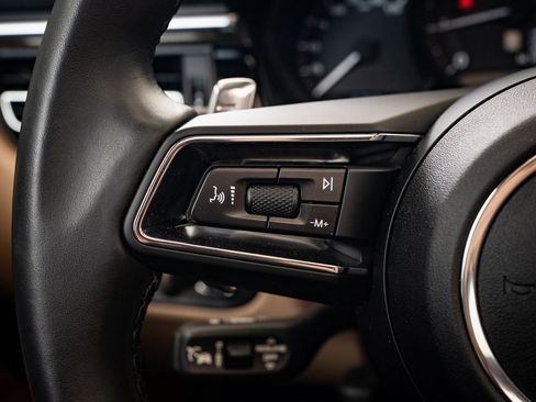 Certified 2024 Porsche Macan image 23