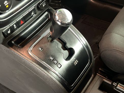 Used 2013 Jeep Compass Latitude FWD image 22