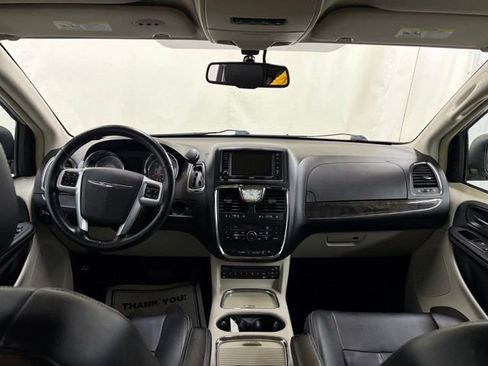 Used 2012 Chrysler Town & Country Touring-L w/ Premium Group FWD image 27