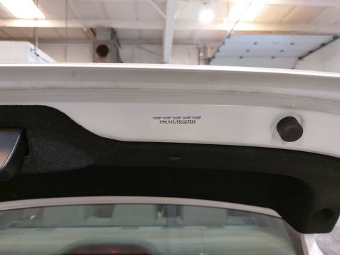 Used 2025 Hyundai Elantra Hybrid FWD image 14