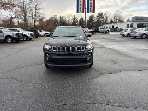 Used 2024 Jeep Compass Latitude w/ Convenience Group image 8