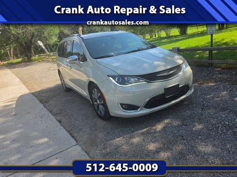 Used 2017 Chrysler Pacifica Limited FWD image 1