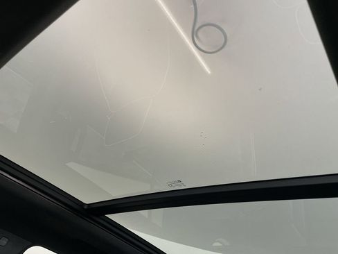 Used 2022 GMC Yukon XL SLT w/ SLT Premium Package image 18