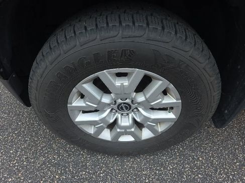 Certified 2022 Nissan Frontier SV w/ Technology Package AWD/4WD image 10