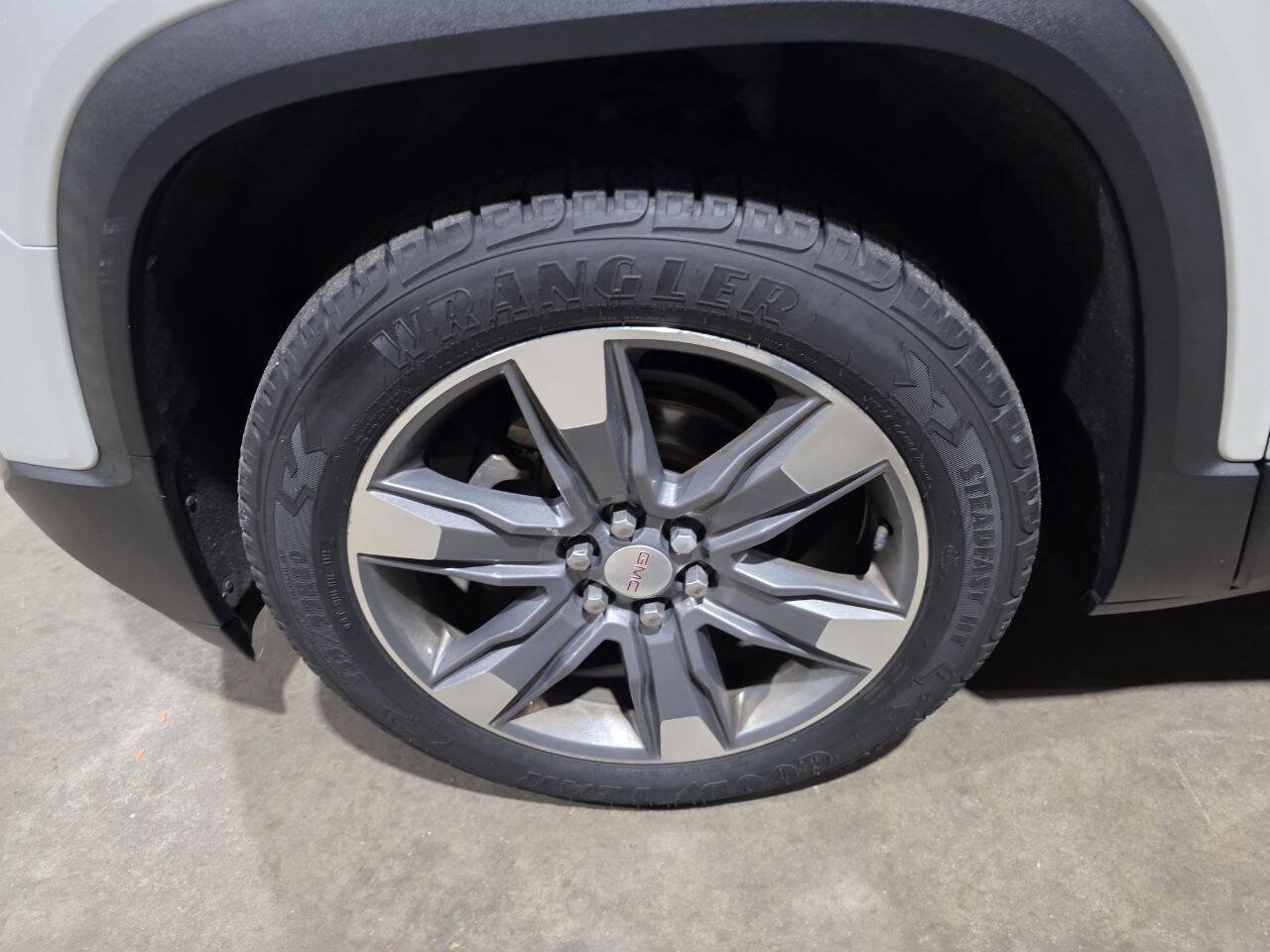Used 2017 GMC Acadia SLT w/ LPO, Floor Liner Package AWD/4WD image 22