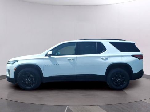 Used 2023 Chevrolet Traverse LT FWD image 2