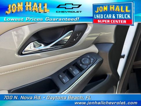 Used 2023 Chevrolet Traverse LT FWD image 19