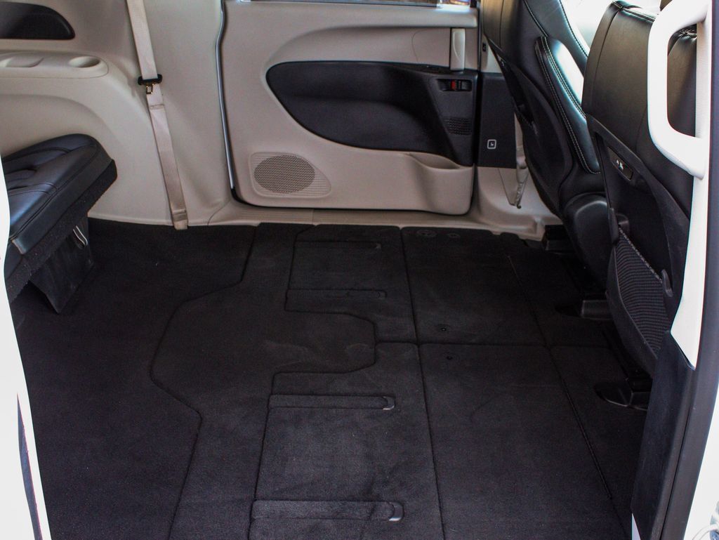 Used 2024 Chrysler Pacifica Touring-L FWD image 35