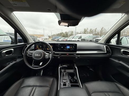 Used 2024 Kia Sorento S image 17