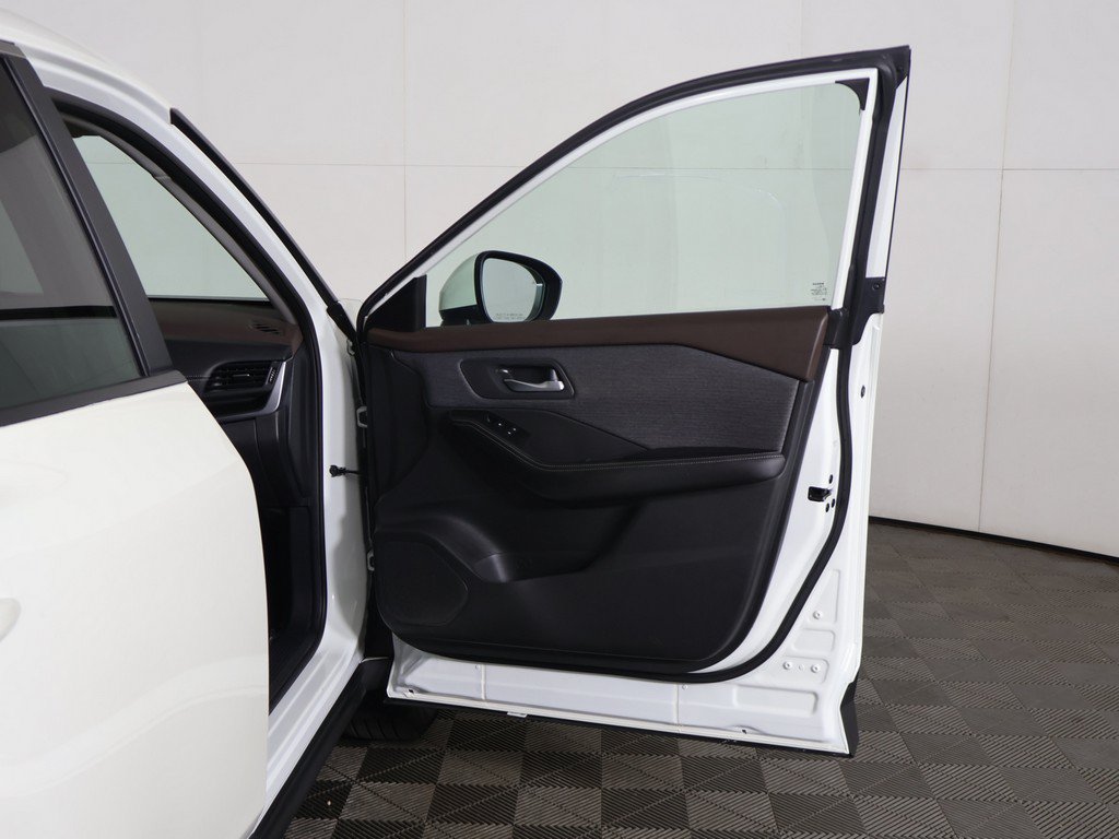 Used 2023 Nissan Rogue SV AWD/4WD image 17