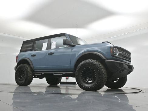 Used 2023 Ford Bronco 4-Door image 3