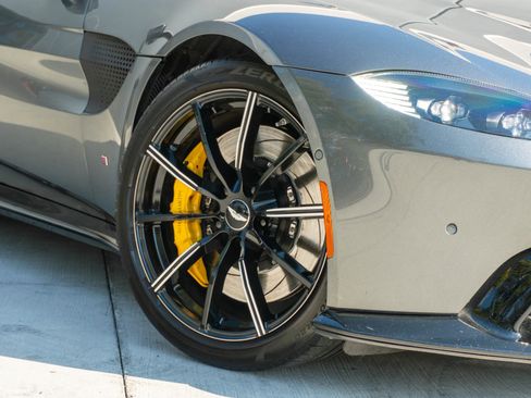 Used 2019 Aston Martin V8 Vantage Coupe image 31