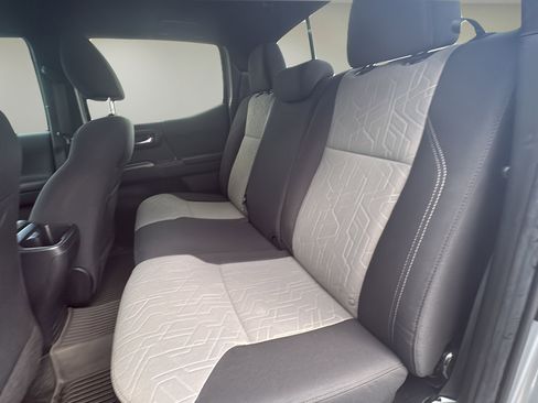 Used 2022 Toyota Tacoma TRD Off-Road image 14