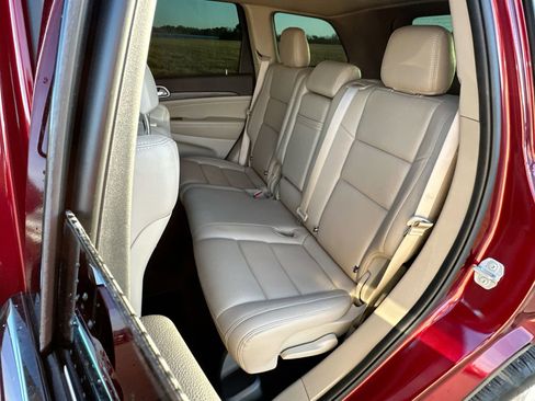 Used 2021 Jeep Grand Cherokee Laredo image 20