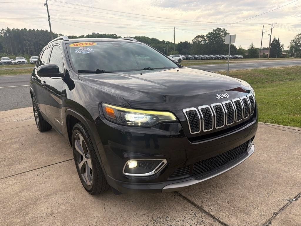 Used 2019 Jeep Cherokee Limited FWD image 2