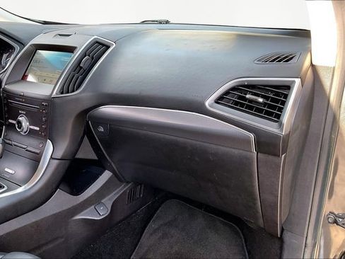 Used 2017 Ford Edge Titanium w/ Technology Package image 18