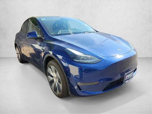Used 2023 Tesla Model Y Long Range AWD/4WD image 3