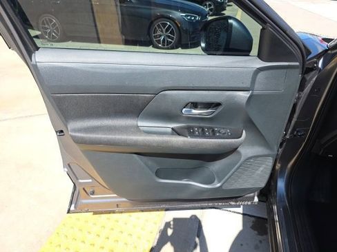 Used 2025 Nissan Kicks SV image 11