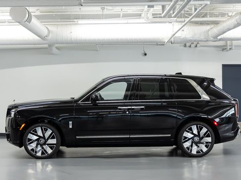 New 2026 Rolls-Royce Cullinan AWD/4WD image 2
