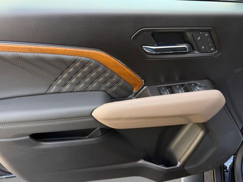 Used 2026 GMC Canyon Denali w/ LPO, Denali Black Edition AWD/4WD image 13