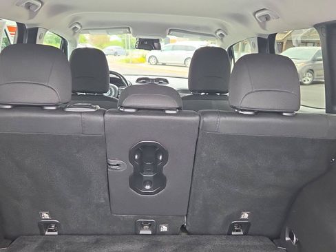 Used 2019 Jeep Renegade Altitude w/ Quick Order Package 2XM FWD image 20