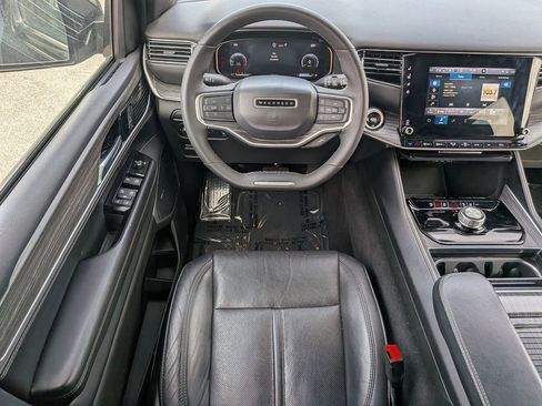 Used 2024 Jeep Wagoneer Series II w/ Flexible Seating Group AWD/4WD image 18