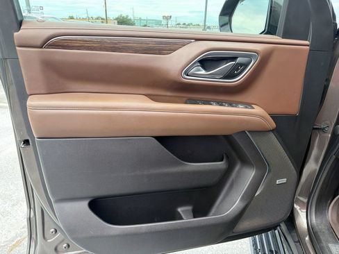Used 2021 Chevrolet Tahoe High Country w/ Premium Package RWD image 13