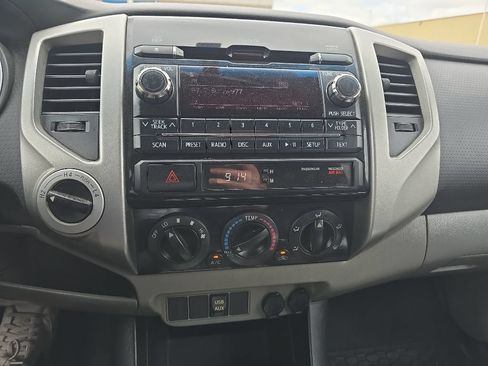 Used 2012 Toyota Tacoma 4x4 Access Cab V6 w/ TRD Sport Pkg image 18