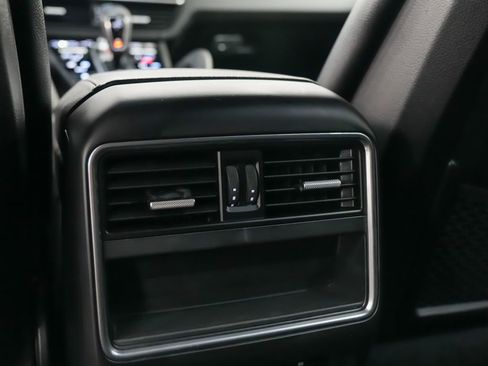 Used 2022 Porsche Cayenne AWD/4WD image 19