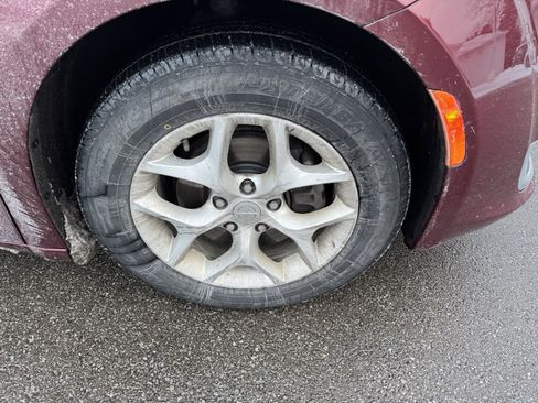 Used 2020 Chrysler Pacifica Limited image 4