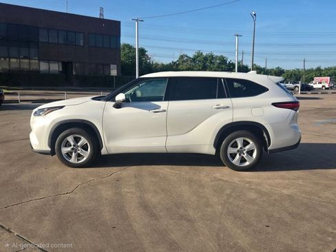 Used 2021 Toyota Highlander L FWD image 7