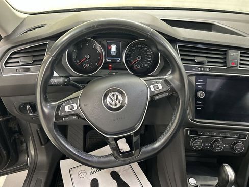 Used 2018 Volkswagen Tiguan SEL AWD/4WD image 4
