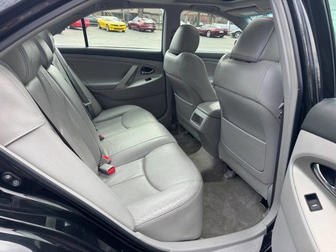 Used 2011 Toyota Camry SE w/ SE/XLE Extra-Value Pkg image 12