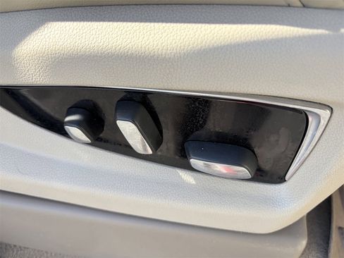 Used 2018 Cadillac Escalade ESV Luxury image 11