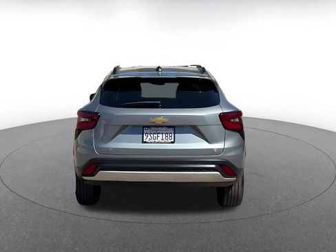 Used 2025 Chevrolet Trax LT image 12