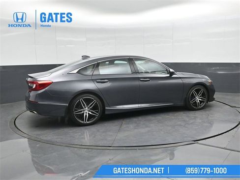 Used 2022 Honda Accord Touring image 3