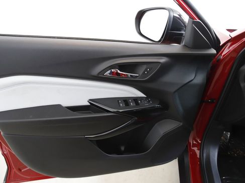 New 2026 Chevrolet Trax LT w/ Sunroof Package FWD image 12