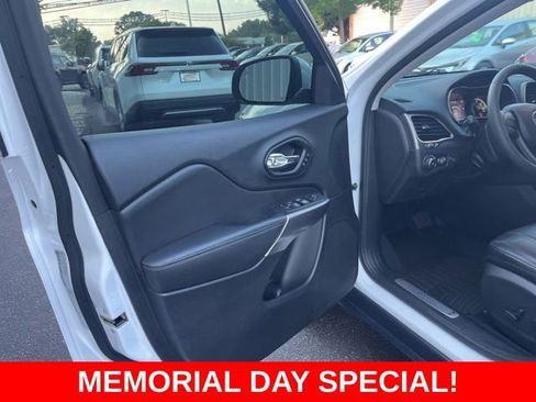 Used 2021 Jeep Cherokee Limited w/ Trailer Tow Group AWD/4WD image 5