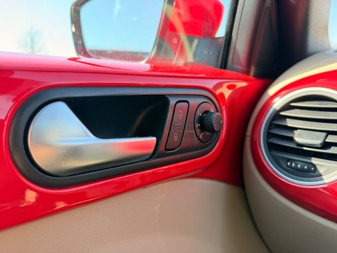 Used 2013 Volkswagen Beetle TDI image 23