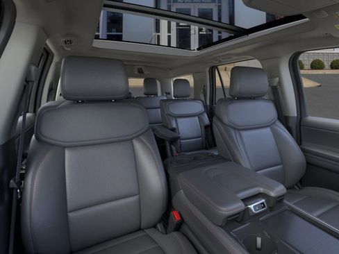 New 2026 Ford Expedition Active image 10