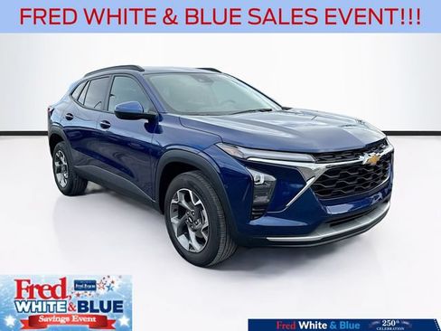 Used 2024 Chevrolet Trax LT w/ Driver Confidence Package FWD image 1