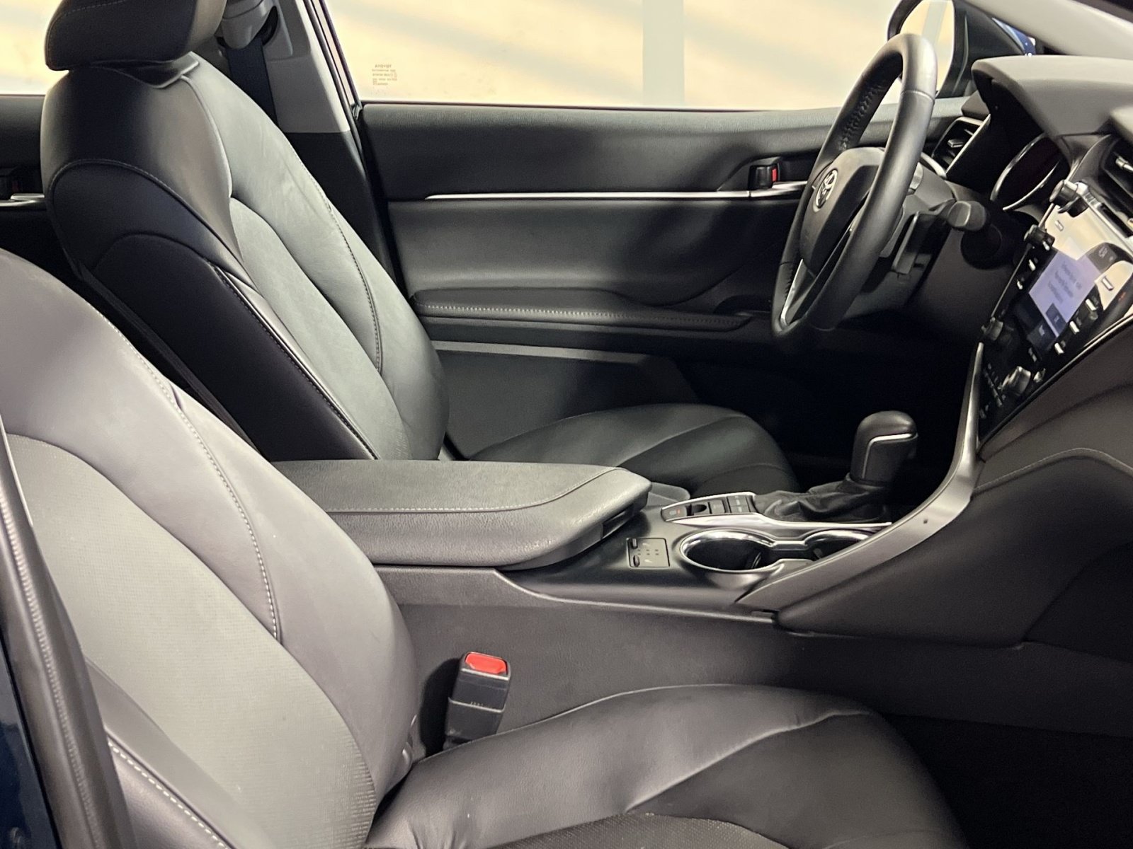 Used 2019 Toyota Camry XSE FWD image 28