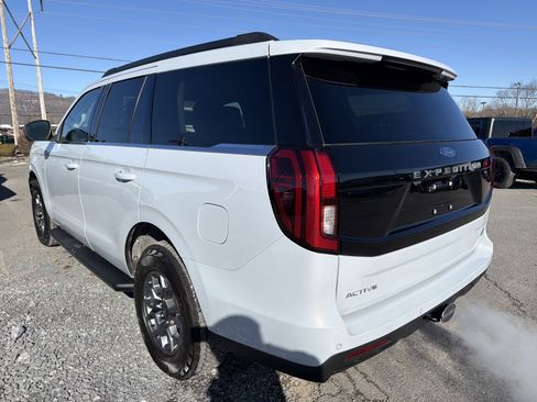 Used 2025 Ford Expedition Active AWD/4WD image 8