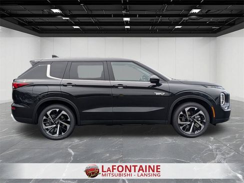 New 2025 Mitsubishi Outlander SE image 6